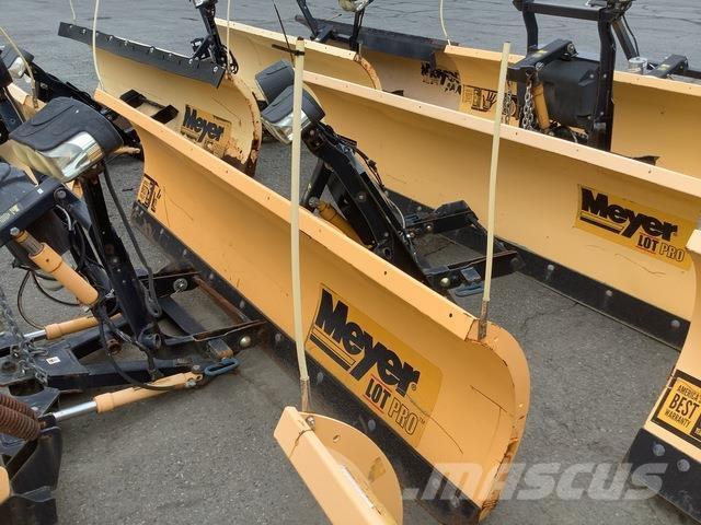 Meyer LP-9.0 スノーブレードとプラウ