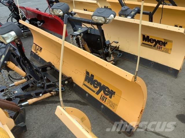 Meyer LP-9.0 スノーブレードとプラウ