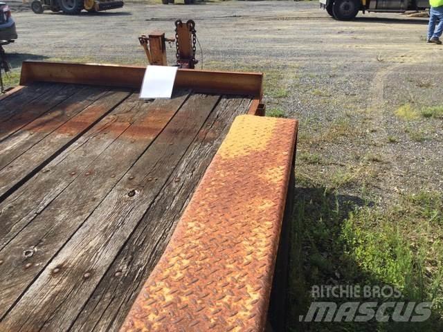 Mustang TR 車両運搬用トレーラー