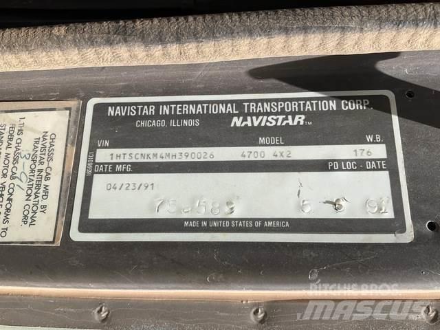 Navistar 4700 ボックスボディー、ウイング、箱車