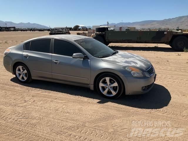 Nissan Altima 自動車