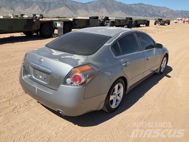 Nissan Altima 自動車