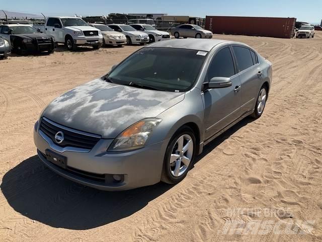 Nissan Altima 自動車
