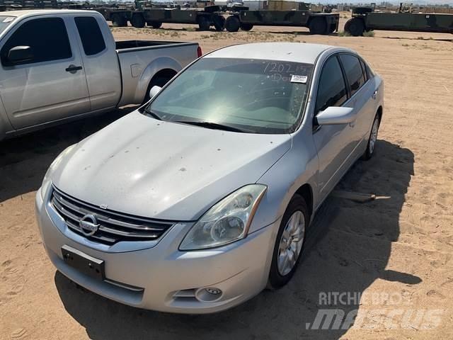 Nissan Altima 自動車