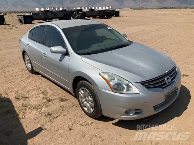 Nissan Altima 自動車