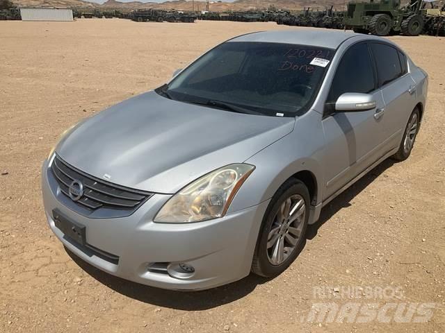 Nissan Altima 自動車