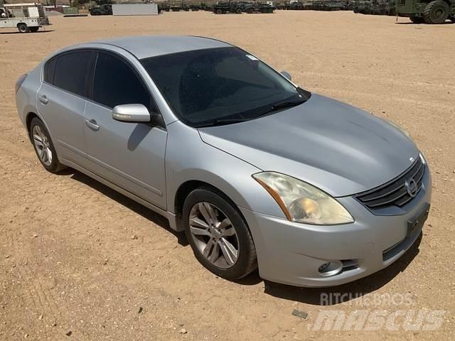 Nissan Altima 自動車