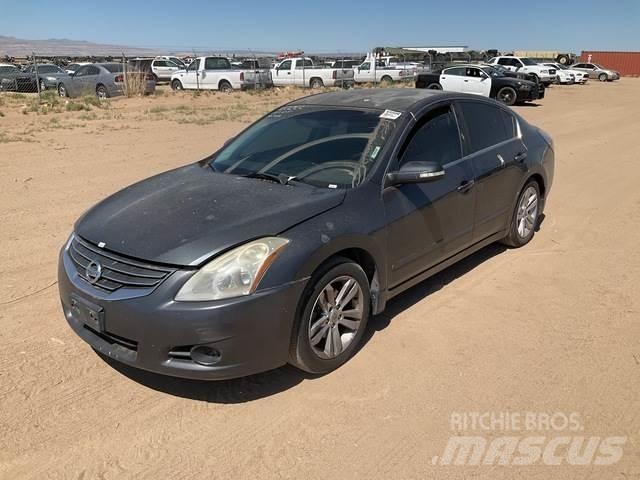 Nissan Altima 自動車
