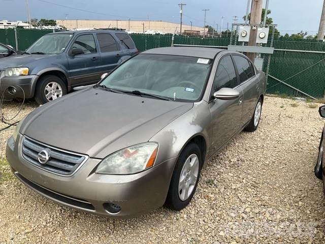 Nissan Altima 自動車