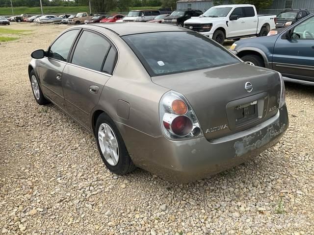Nissan Altima 自動車