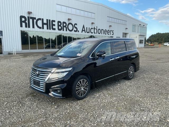 Nissan Elgrand マイクロバス