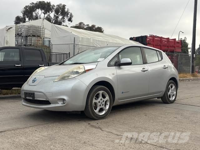Nissan Leaf 自動車