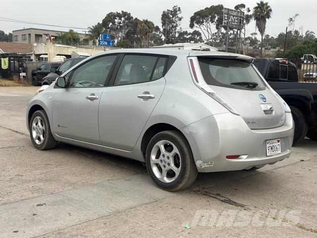 Nissan Leaf 自動車