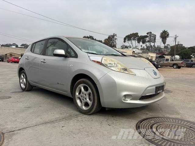 Nissan Leaf 自動車