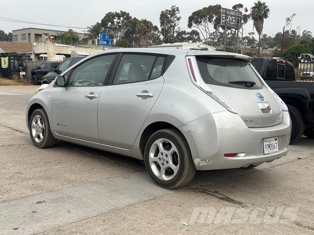 Nissan Leaf 自動車