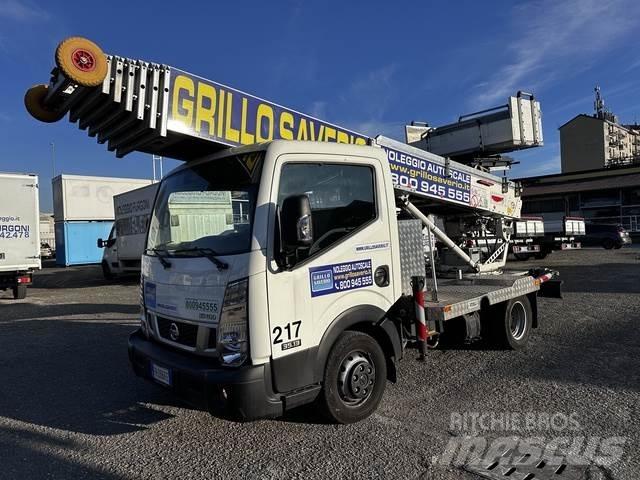 Nissan NT400 トラック高所作業車