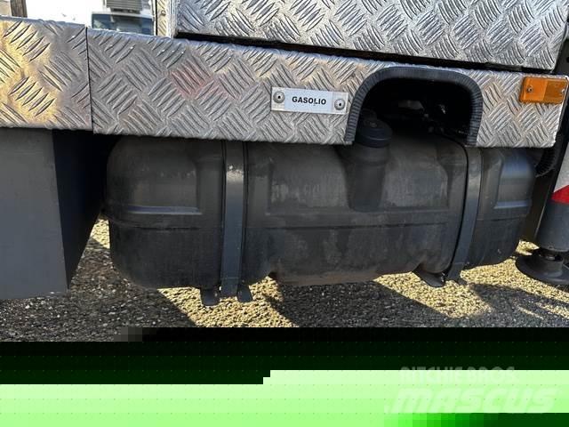 Nissan NT400 トラック高所作業車