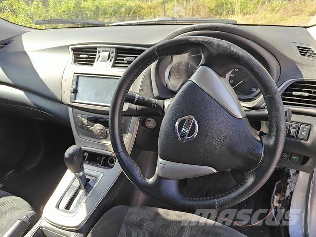 Nissan SYLPHY 自動車