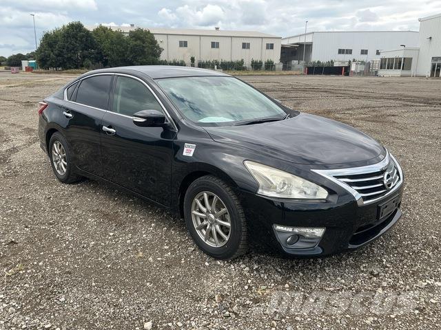 Nissan TEANA 自動車