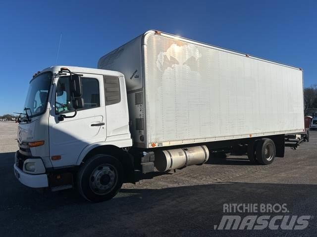 Nissan UD2600 ボックスボディー、ウイング、箱車