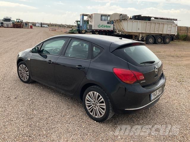 Opel Astra 自動車