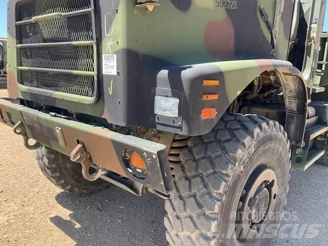 Oshkosh AMK23A1 ボックスボディー、ウイング、箱車