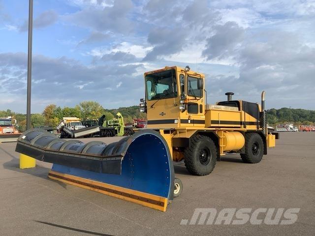 Oshkosh H2718 スノーブレードとプラウ
