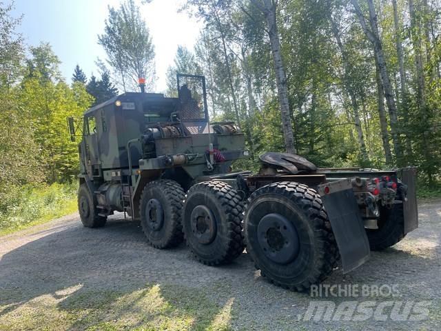 Oshkosh M1070 中古トラクターヘッド | トレーラーヘッド