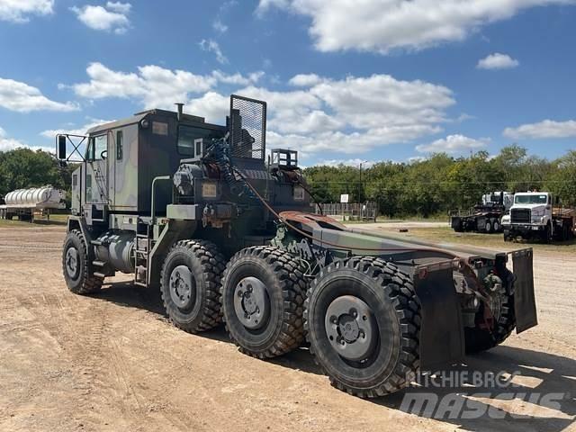 Oshkosh M1070 レッカー車
