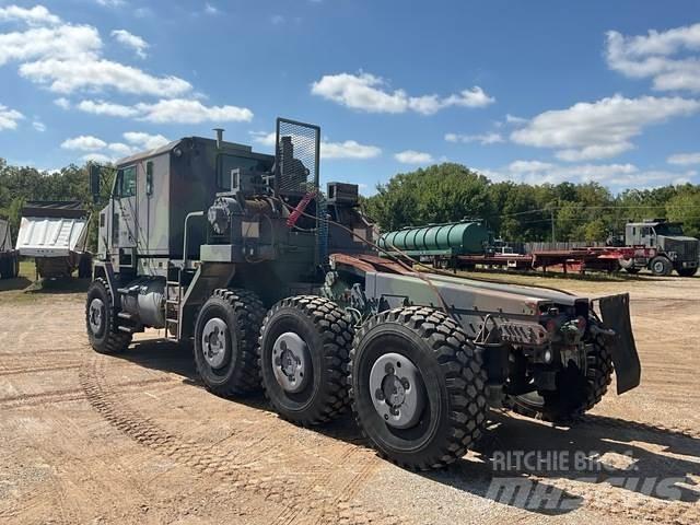 Oshkosh M1070 レッカー車