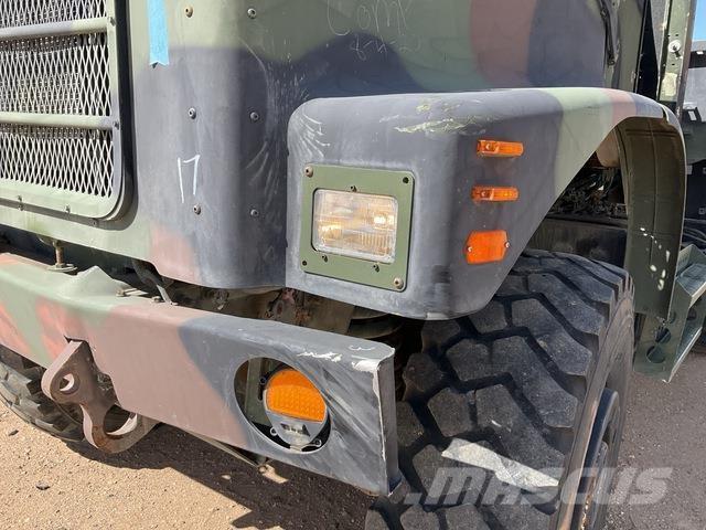 Oshkosh MTVR ボックスボディー、ウイング、箱車