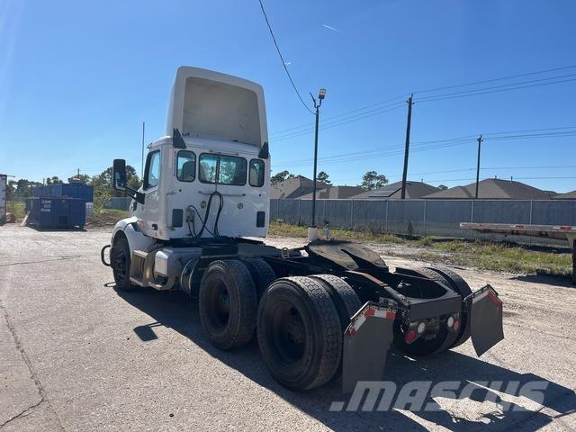 Peterbilt  中古トラクターヘッド | トレーラーヘッド