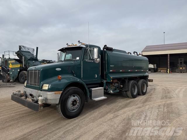 Peterbilt 330 給水車