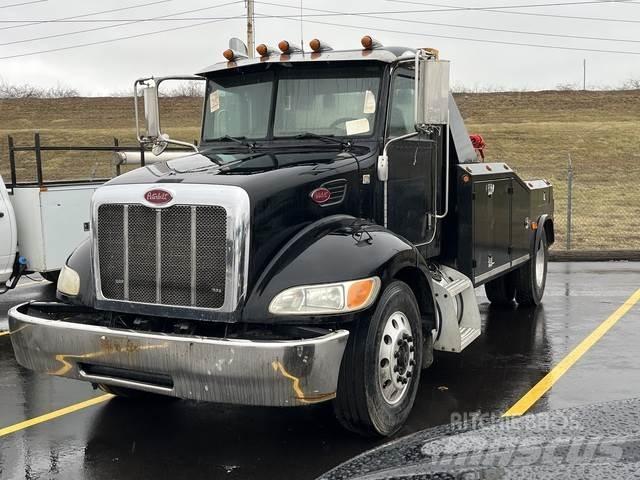 Peterbilt 335 レッカー車