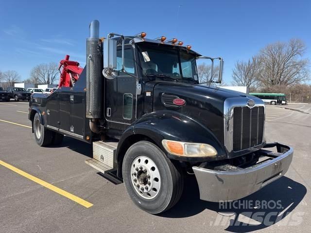 Peterbilt 335 レッカー車