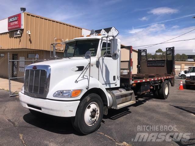 Peterbilt 335 平ボディー