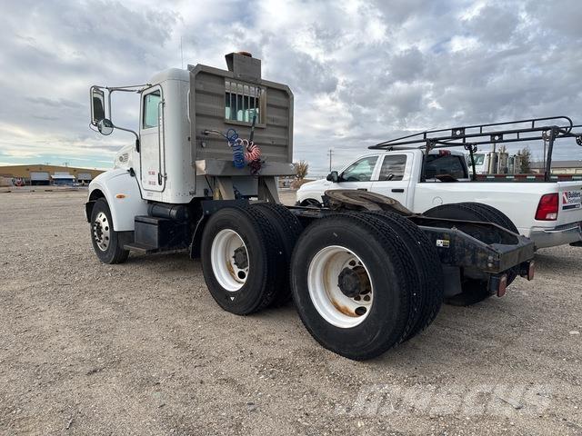 Peterbilt 335 中古トラクターヘッド | トレーラーヘッド