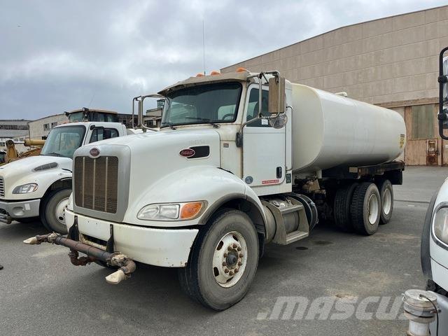 Peterbilt 348 給水車