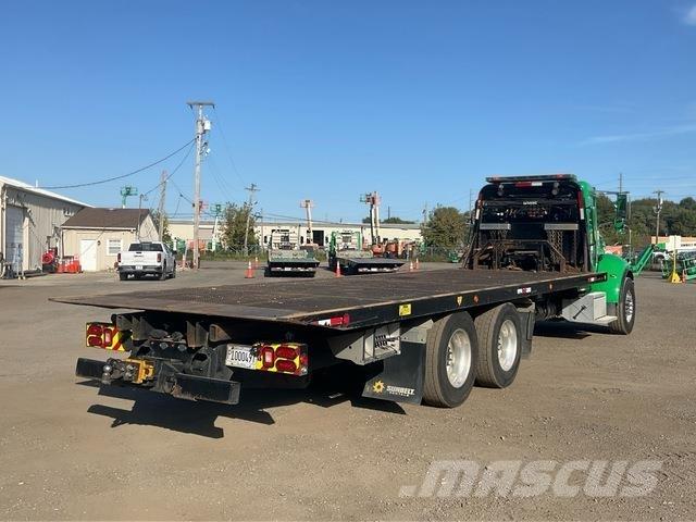 Peterbilt 348 レッカー車