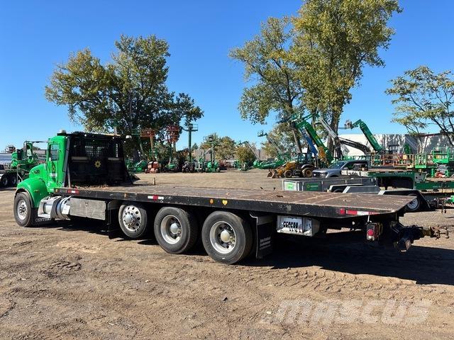 Peterbilt 348 レッカー車
