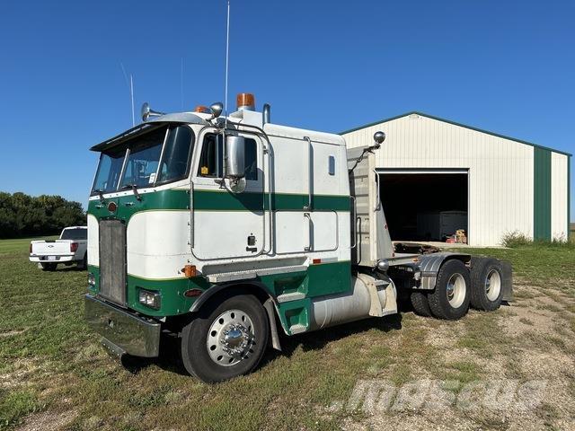 Peterbilt 362 キャビン及び内装