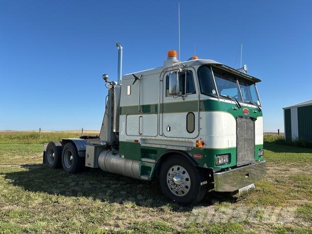 Peterbilt 362 キャビン及び内装