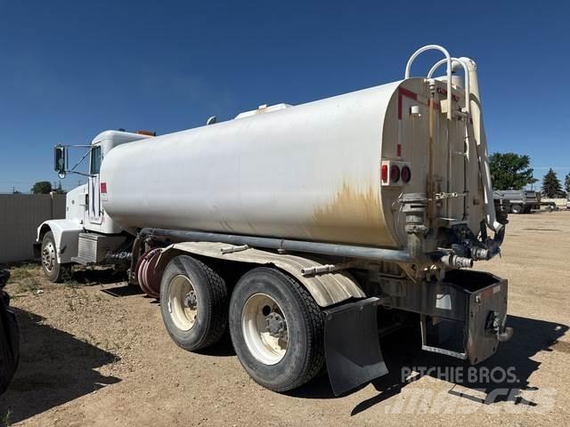 Peterbilt 377 給水車