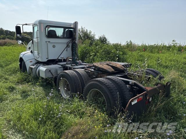 Peterbilt 384 中古トラクターヘッド | トレーラーヘッド