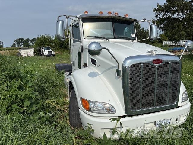 Peterbilt 384 中古トラクターヘッド | トレーラーヘッド