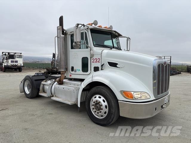 Peterbilt 384 中古トラクターヘッド | トレーラーヘッド