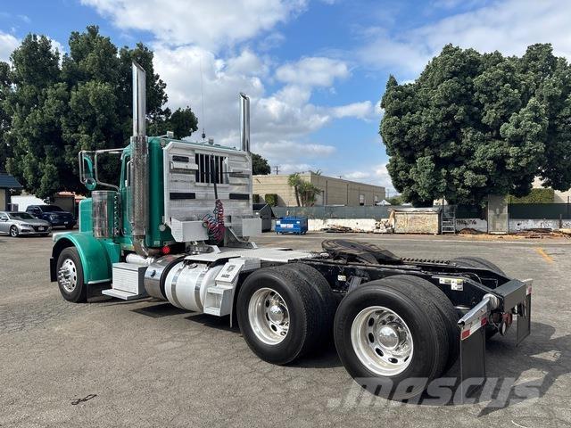 Peterbilt 388 中古トラクターヘッド | トレーラーヘッド