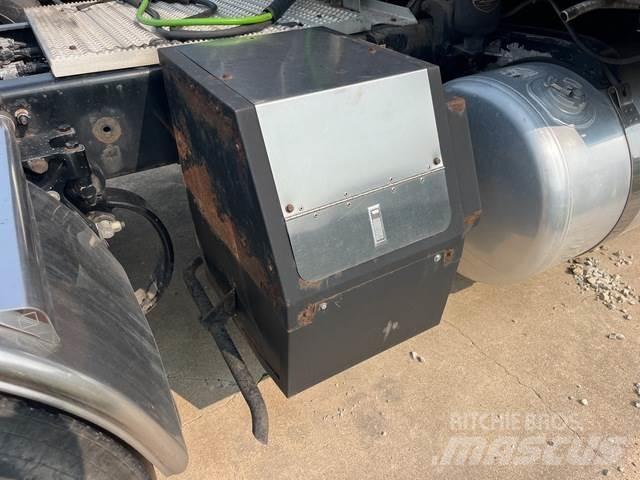Peterbilt 389 中古トラクターヘッド | トレーラーヘッド