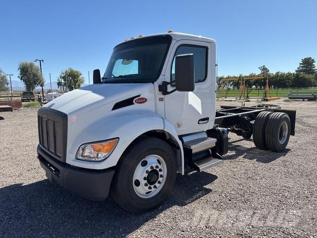 Peterbilt 537 キャビン及び内装