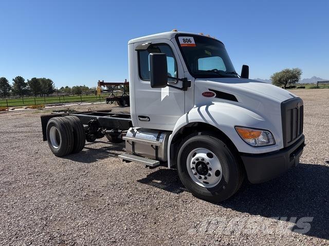 Peterbilt 537 キャビン及び内装